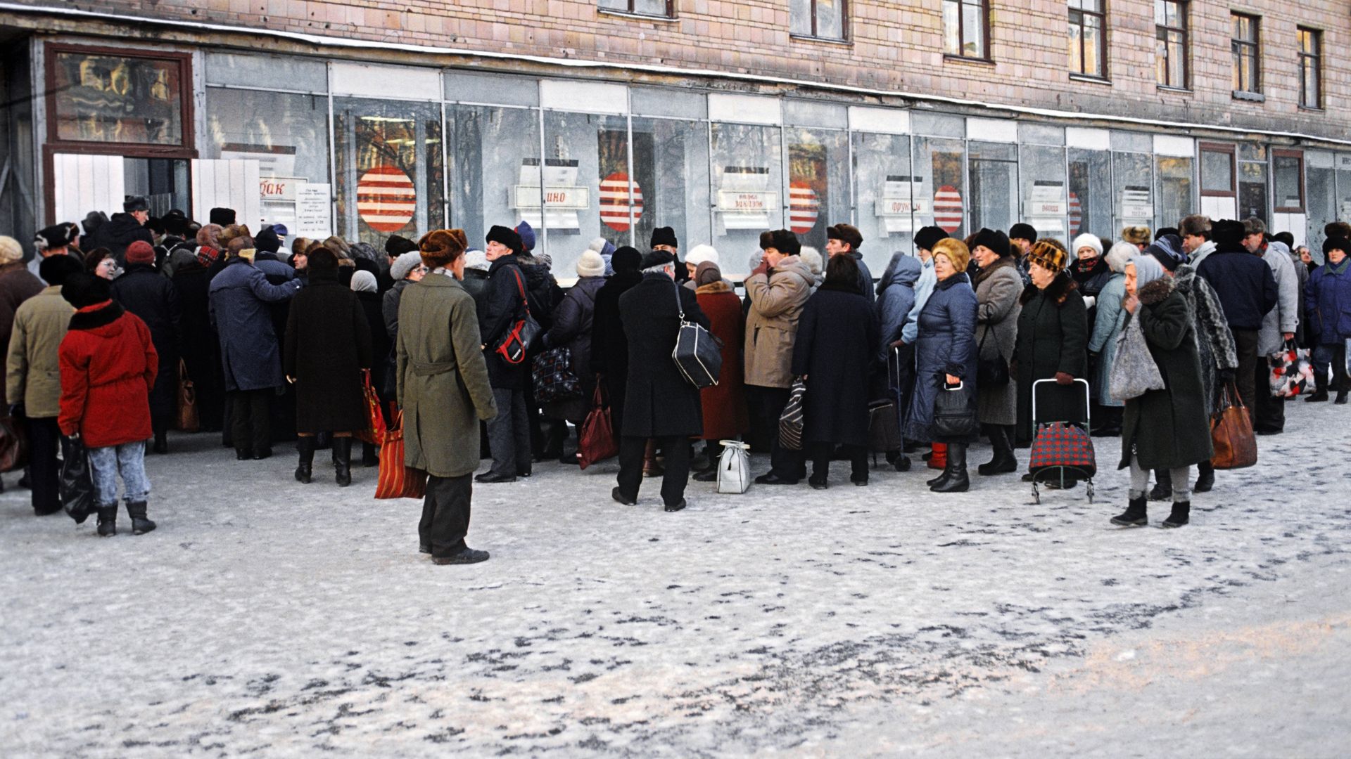 Очередь в продуктовый магазин в Москве Очередь в продуктовый магазин в Москве - РИА Новости, 1920, 08.12.2021