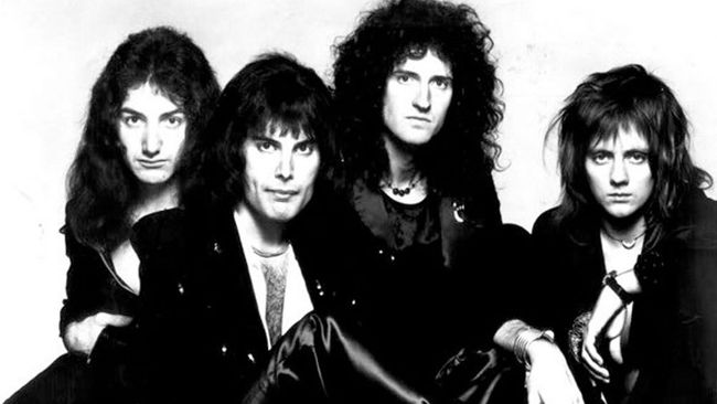 Группа Queen с солистом Фредди Меркьюри Группа Queen с солистом Фредди Меркьюри