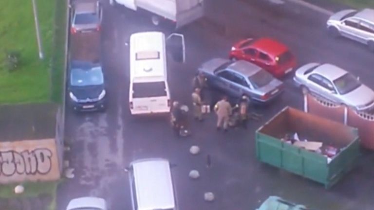 Кадры с места задержания предполагаемых боевиков в Санкт-Петербурге Кадры с места задержания предполагаемых боевиков в Санкт-Петербурге