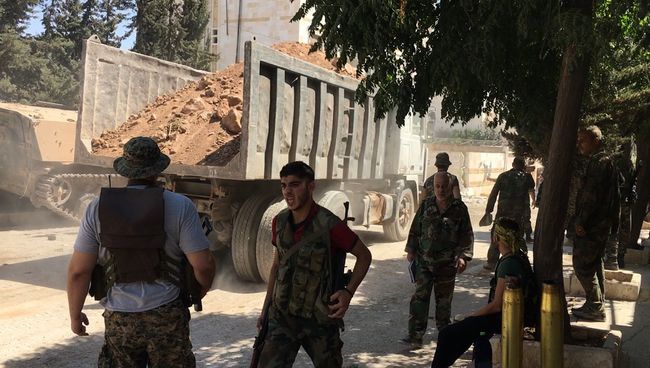 Сирийская армия при штурме военных училищ на юго-западе Алеппо. Архивное фото Сирийская армия при штурме военных училищ на юго-западе Алеппо. Архивное фото