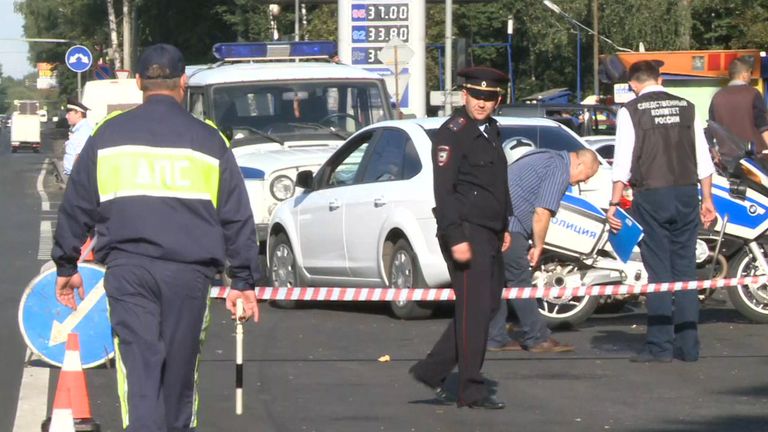 Сотрудники СК РФ работают на месте нападения на пост ГИБДД в Подмосковье Сотрудники СК РФ работают на месте нападения на пост ГИБДД в Подмосковье