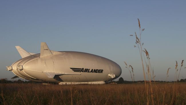Тестовый запуск воздушного судна Airlander 10 на аэродроме в Великобритании Тестовый запуск воздушного судна Airlander 10 на аэродроме в Великобритании