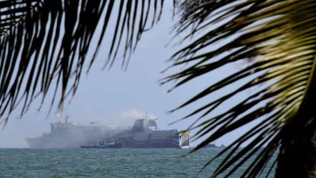 Пожар на круизном судне Caribbean Fantasy у берегов Сан-Хуан-Харбор Пожар на круизном судне Caribbean Fantasy у берегов Сан-Хуан-Харбор