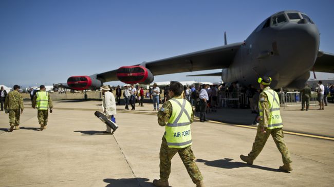 Самолет B-52 на американской военной базе Андресон на острове Гуам в Тихом океане. Архивное фото Самолет B-52 на американской военной базе Андресон на острове Гуам в Тихом океане. Архивное фото