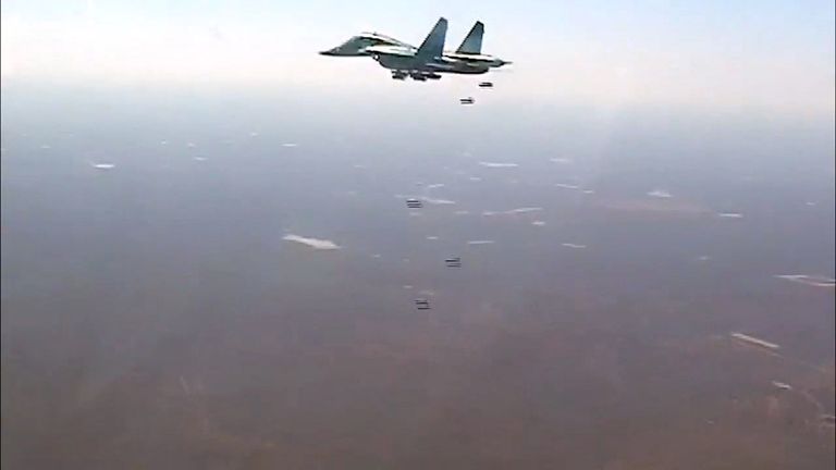 Авиаудары бомбардировщиков Су-34 ВКС РФ с авиабазы Хамадан по объектам ИГ в Сирии Авиаудары бомбардировщиков Су-34 ВКС РФ с авиабазы Хамадан по объектам ИГ в Сирии