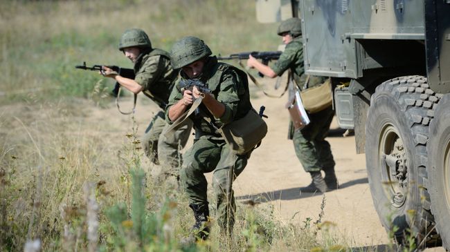 Тактико-специальные учения с подразделениями радиоэлектронной борьбы ЦВО на полигоне Свердловский. Архивное фото