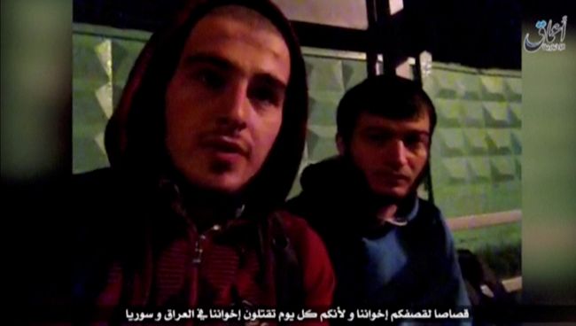 Стоп-кадр из видео, размещенного на экстремистских ресурсах, в котором представители запрещенной в России террористической организации Исламское государство берут на себя ответственность за нападение на пост ГИБДД на Щелковском шоссе Стоп-кадр из видео, размещенного на экстремистских ресурсах, в котором представители запрещенной в России террористической организации Исламское государство берут на себя ответственность за нападение на пост ГИБДД на Щелковском шоссе