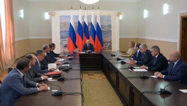 Владимир Путин проводит в Крыму совещание с постоянными членами Совета безопасности РФ. 19 августа 2016 Владимир Путин проводит в Крыму совещание с постоянными членами Совета безопасности РФ. 19 августа 2016