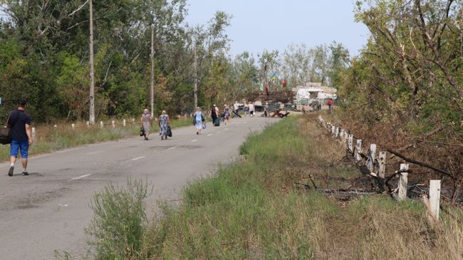 Саперы Народной милиции ЛНР на КПП Станица Луганская. Архивное фото Саперы Народной милиции ЛНР на КПП Станица Луганская. Архивное фото