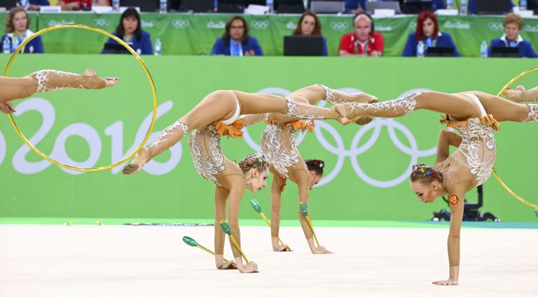Спортсменки сборной России выступают в финале групповых соревнований по художественной гимнастике на XXXI летних Олимпийских играх Спортсменки сборной России выступают в финале групповых соревнований по художественной гимнастике на XXXI летних Олимпийских играх