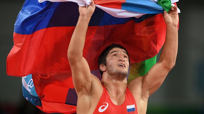 Абдулрашид Садулаев (Россия), завоевавший золотую медаль по вольной борьбе среди мужчин в весовой категории до 86 кг на XXXI летних Олимпийских играх