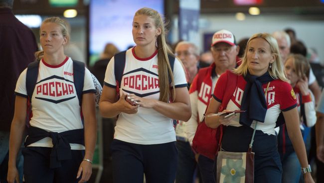 Члены сборной России по гребле Елена Анюшина и Кира Степанова в терминале международного аэропорта Галеан в Рио-де-Жанейро Члены сборной России по гребле Елена Анюшина и Кира Степанова в терминале международного аэропорта Галеан в Рио-де-Жанейро