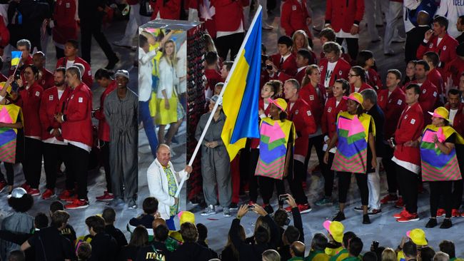 Знаменосец сборной Украины, победитель Олимпийских игр 2000 года в стендовой стрельбе Николай Мильчев во время парада атлетов и членов национальных делегаций на церемонии открытия XXXI летних Олимпийских игр в Рио-де-Жанейро