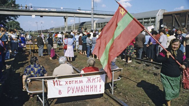 Митинг на железнодорожном разъезде в Тирасполе Митинг на железнодорожном разъезде в Тирасполе