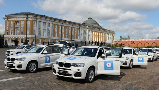 25 августа 2016. На Ивановской площади Московского Кремля перед церемонией вручения автомобилей российским спортсменам - победителям и призерам Игр XXXI Олимпиады в Рио-де-Жанейро. Архивное фотоXXI Олимпиады в Рио-де-Жанейро. 25 августа 2016 25 августа 2016. На Ивановской площади Московского Кремля перед церемонией вручения автомобилей российским спортсменам - победителям и призерам Игр XXXI Олимпиады в Рио-де-Жанейро. Архивное фотоXXI Олимпиады в Рио-де-Жанейро. 25 августа 2016