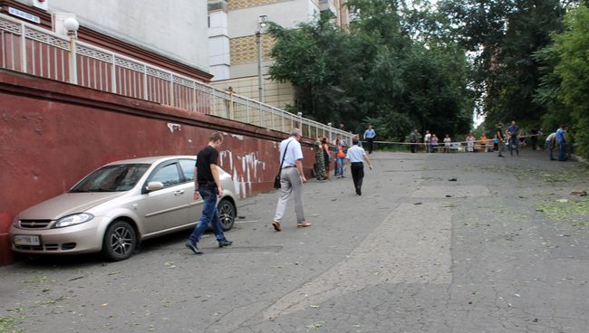 На месте взрыва в центре Донецка На месте взрыва в центре Донецка