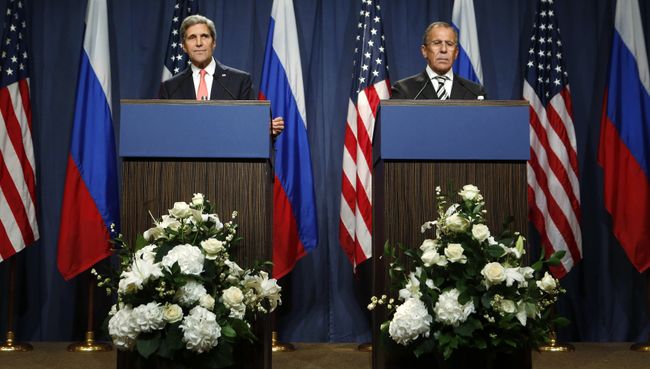 Глава МИД РФ Сергей Лавров и госсекретарь США Джон Керри на переговорах по урегулированию сирийского кризиса Женеве, Швейцария