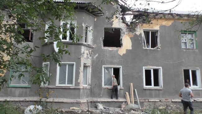 Выбитые окна и разрушенные стены – последствия артобстрела в Горловке Выбитые окна и разрушенные стены – последствия артобстрела в Горловке