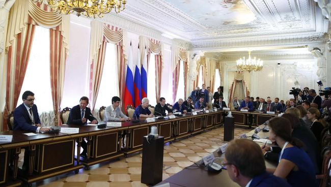 Председатель правительства РФ Дмитрий Медведев на форуме Развитие высшего образования в Санкт-Петербурге. Председатель правительства РФ Дмитрий Медведев на форуме Развитие высшего образования в Санкт-Петербурге.