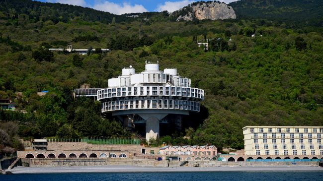 Вид на санаторий Курпаты в Ялте. Архивное фото Вид на санаторий Курпаты в Ялте. Архивное фото
