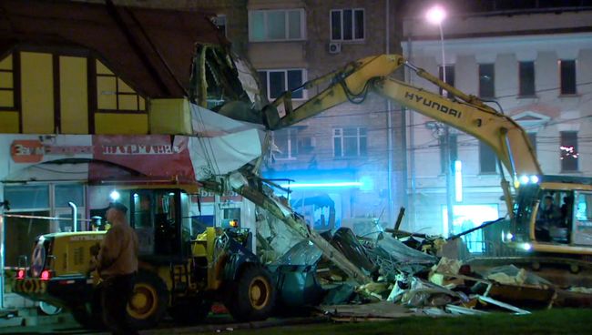 Снос самостроя в Москве, или Как коммунальщики уничтожили незаконные постройки Снос самостроя в Москве, или Как коммунальщики уничтожили незаконные постройки