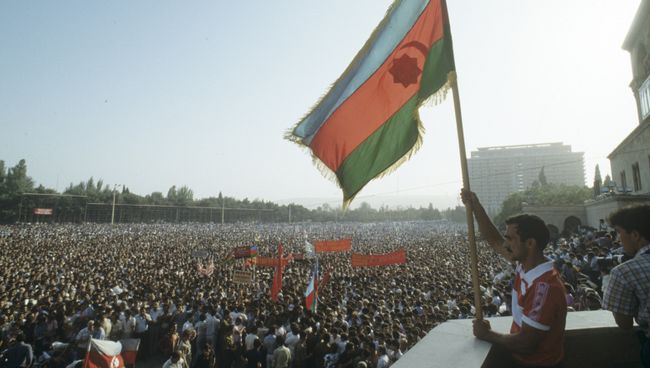 Многотысячный националистический митинг на площади Ленина в Баку Многотысячный националистический митинг на площади Ленина в Баку