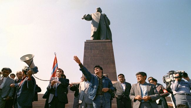 Митинг на площади Ленина в Ташкенте. Архив Митинг на площади Ленина в Ташкенте. Архив