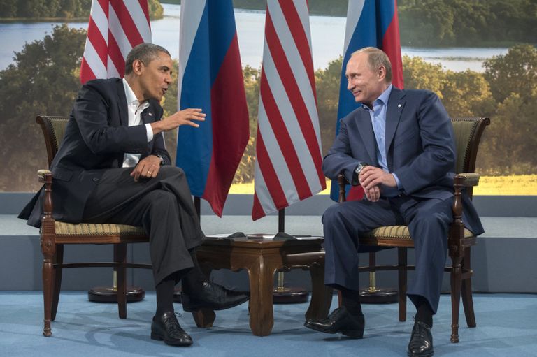 Президент России Владимир Путин и президент США Барак Обама во время встречи в рамках саммита G8 в Северной Ирландии Президент России Владимир Путин и президент США Барак Обама во время встречи в рамках саммита G8 в Северной Ирландии
