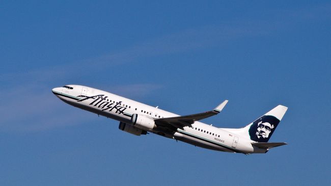 Самолет авиакомпании Alaska Airlines. Архивное фото Самолет авиакомпании Alaska Airlines. Архивное фото
