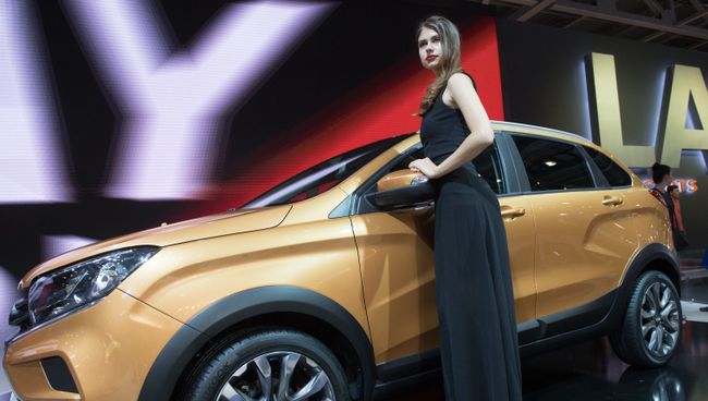Модель на стенде автопроизводителя LADA на Московском международном автомобильном салоне 2016 Модель на стенде автопроизводителя LADA на Московском международном автомобильном салоне 2016