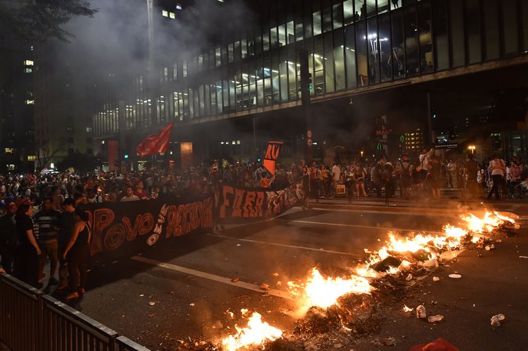 Акции протеста сторонников Дилмы Роусефф против импичмента, Сан-Паулу. Бразилия, август 2016 Акции протеста сторонников Дилмы Роусефф против импичмента, Сан-Паулу. Бразилия, август 2016