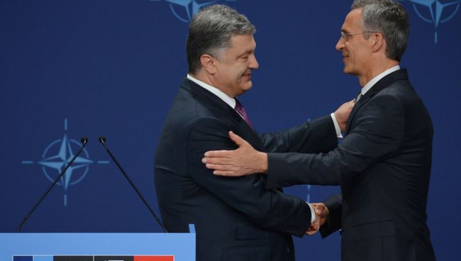Президент Украины Петр Порошенко и генеральный секретарь НАТО Йенс Столтенберг Президент Украины Петр Порошенко и генеральный секретарь НАТО Йенс Столтенберг