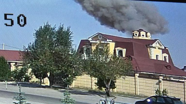 Камера наблюдения сняла момент взрыва у посольства Китая в Бишкеке