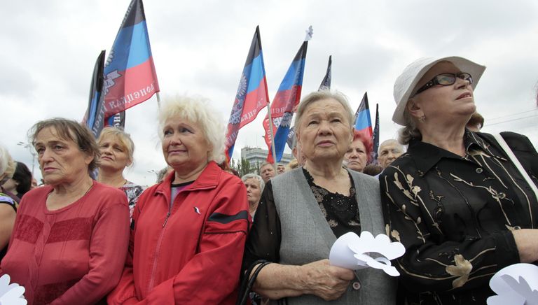 Участники памятного мероприятия Они не услышат последний звонок в Донецке Участники памятного мероприятия Они не услышат последний звонок в Донецке