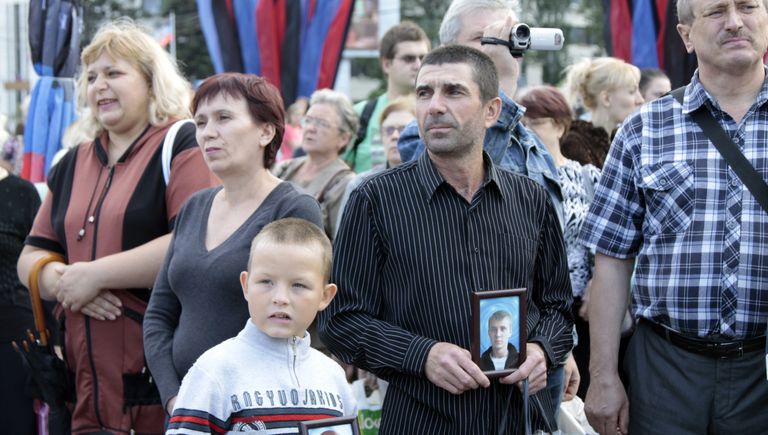Участники памятного мероприятия Они не услышат последний звонок в Донецке Участники памятного мероприятия Они не услышат последний звонок в Донецке