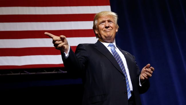 Кандидат в президенты США от Республиканской партии Дональд Трамп во время предвыборной кампании городе Финикс, штат Аризона Кандидат в президенты США от Республиканской партии Дональд Трамп во время предвыборной кампании городе Финикс, штат Аризона