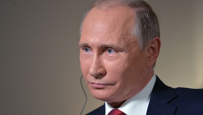 Президент России Владимир Путин во время интервью международному информационному агентству Блумберг на острове Русский во Владивостоке.