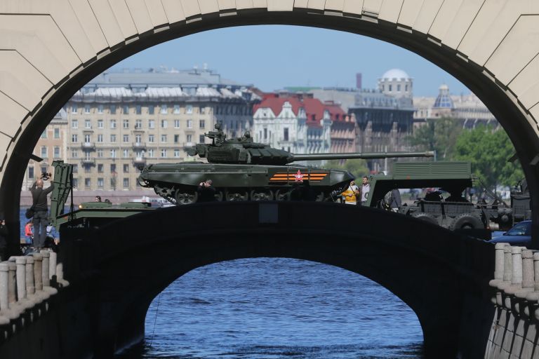 Танки Т-72Б3 на генеральной репетиции военного парада, посвященного 71-й годовщине Победы в Великой Отечественной войне