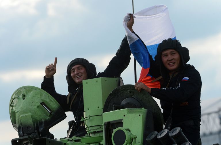Экипаж танка Т-72Б3 армии России, занявший первое место в финальных соревнованиях конкурса Суворовский натиск