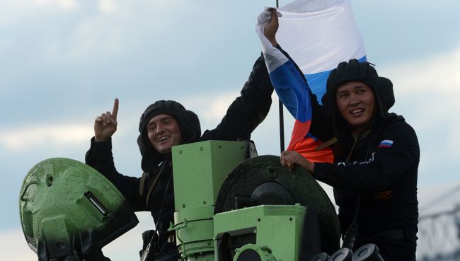 Экипаж танка Т-72Б3 армии России. Архивное фото Экипаж танка Т-72Б3 армии России. Архивное фото