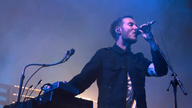 Солист Роберт Дель Ная во время концерта группы Massive Attack. Архивное фото