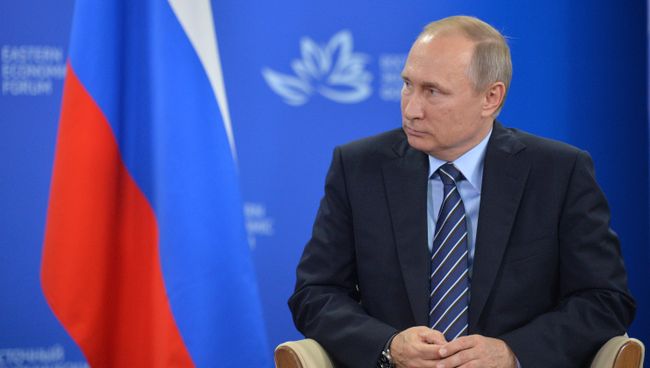 Президент РФ Владимир Путин во время встречи c премьер-министром Японии Синдзо Абэ на площадке Восточного экономического форума на острове Русский. 2 сентября 2016 Президент РФ Владимир Путин во время встречи c премьер-министром Японии Синдзо Абэ на площадке Восточного экономического форума на острове Русский. 2 сентября 2016