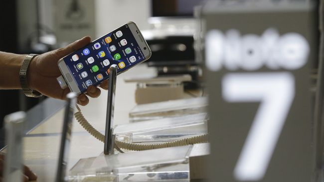 Смартфон Samsung Galaxy Note 7. Архивное фото Смартфон Samsung Galaxy Note 7. Архивное фото