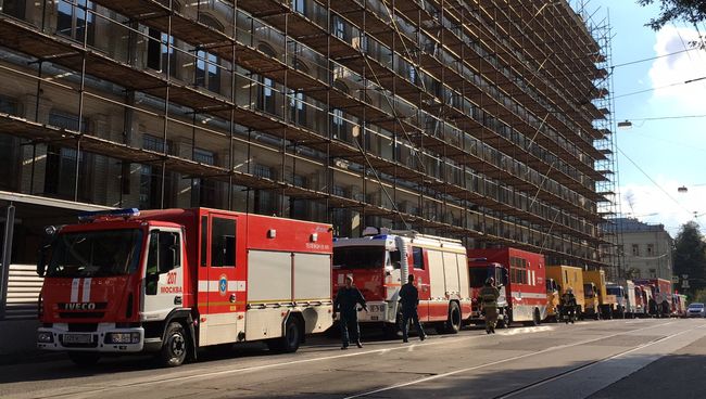 В административном здании в центре Москвы вспыхнул пожар В административном здании в центре Москвы вспыхнул пожар