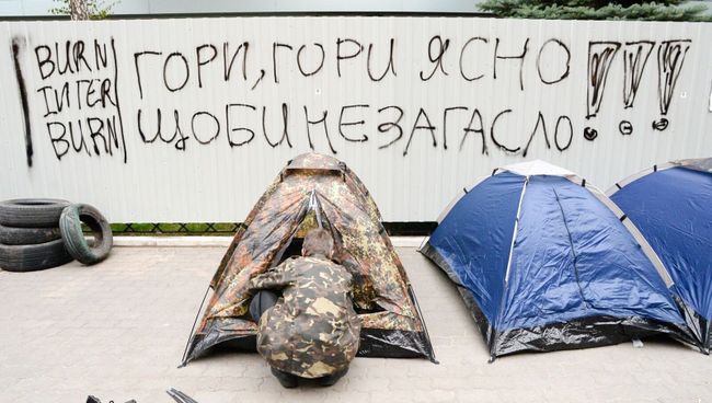 Митинг возле здания телеканала Интер в Киеве Митинг возле здания телеканала Интер в Киеве