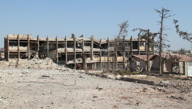На территории военных училищ в Алеппо, которая была освобождена сирийской армией от боевиков. Архивное фото На территории военных училищ в Алеппо, которая была освобождена сирийской армией от боевиков. Архивное фото
