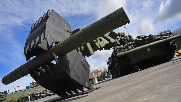 Инженерная машина разграждения ИМР-3 (ИМР-3М) представлена в открытой экспозиции на Международном военно-техническом форуме АРМИЯ-2016 Инженерная машина разграждения ИМР-3 (ИМР-3М) представлена в открытой экспозиции на Международном военно-техническом форуме АРМИЯ-2016