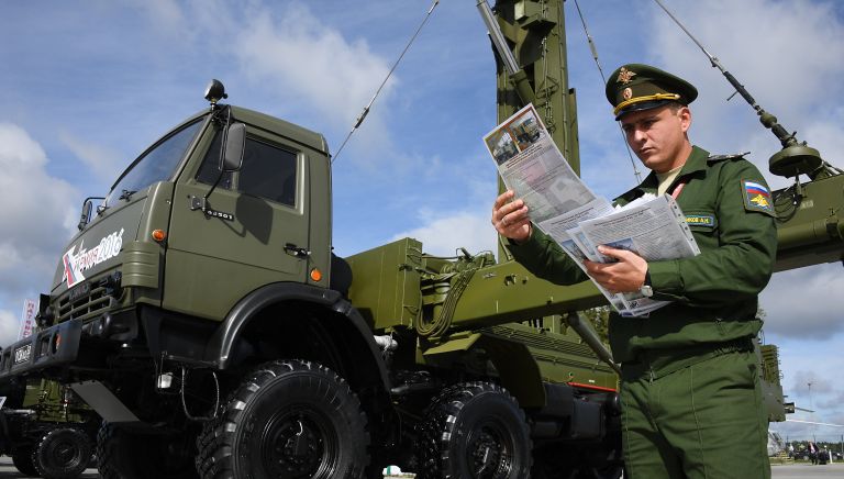 Мобильная трехкоординатная РЛС малых высот кругового обзора боевого режима межвидового применения Подлет-К1 представлена в открытой экспозиции на Международном военно-техническом форуме АРМИЯ-2016 Мобильная трехкоординатная РЛС малых высот кругового обзора боевого режима межвидового применения Подлет-К1 представлена в открытой экспозиции на Международном военно-техническом форуме АРМИЯ-2016