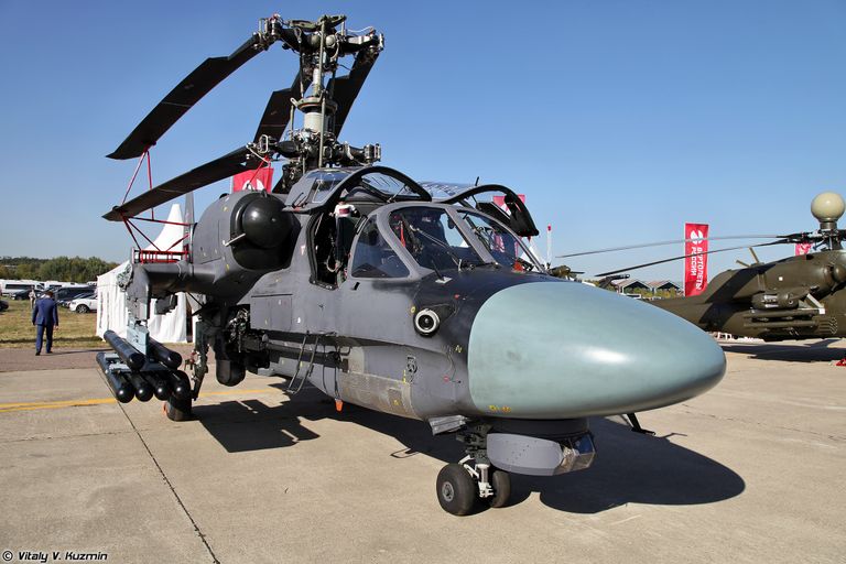 Вертолет Ка-52К Катран на Международном авиационно-космическом салоне МАКС-2015 в Жуковском Вертолет Ка-52К Катран на Международном авиационно-космическом салоне МАКС-2015 в Жуковском
