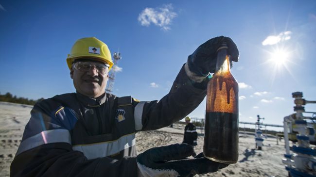 Добыча нефти в Ямало-Ненецком автономном округе. Архивное фото Добыча нефти в Ямало-Ненецком автономном округе. Архивное фото